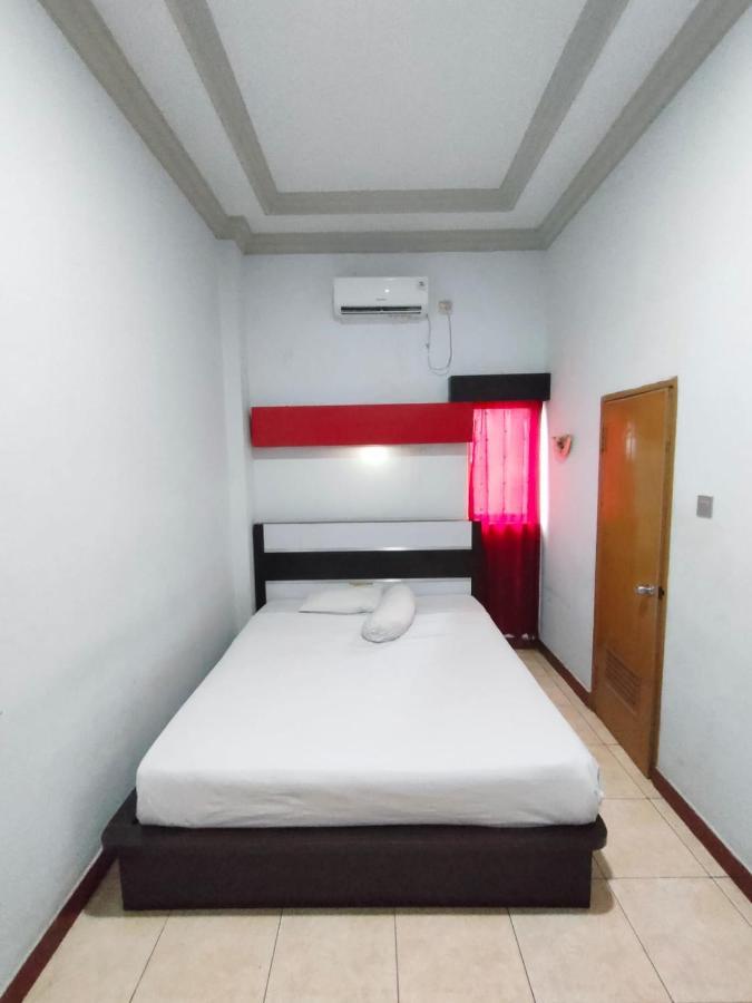 Riverside Hotel 2*
