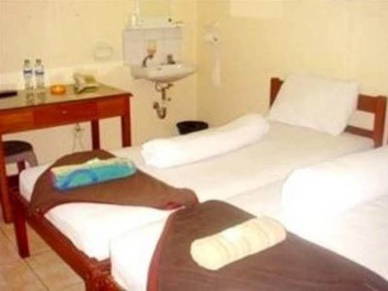 Riverside Hotel 2*